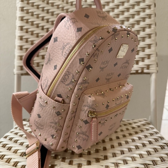 MCM - Picture 2 of 4